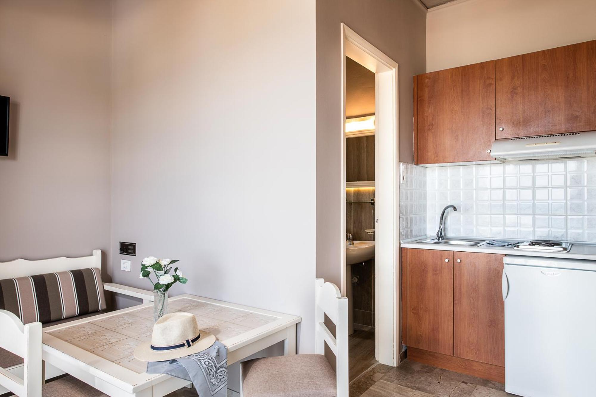 Lia Beachfront Apartments Stalós Eksteriør bilde
