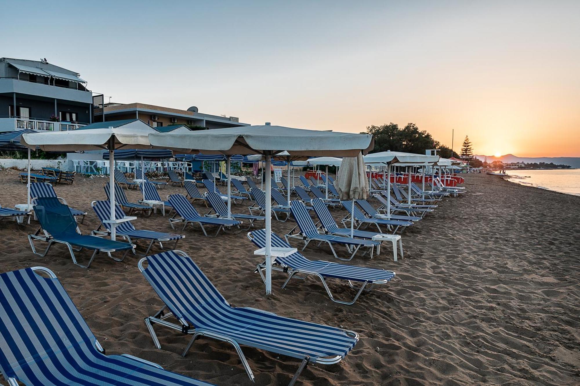 Lia Beachfront Apartments Stalós Eksteriør bilde