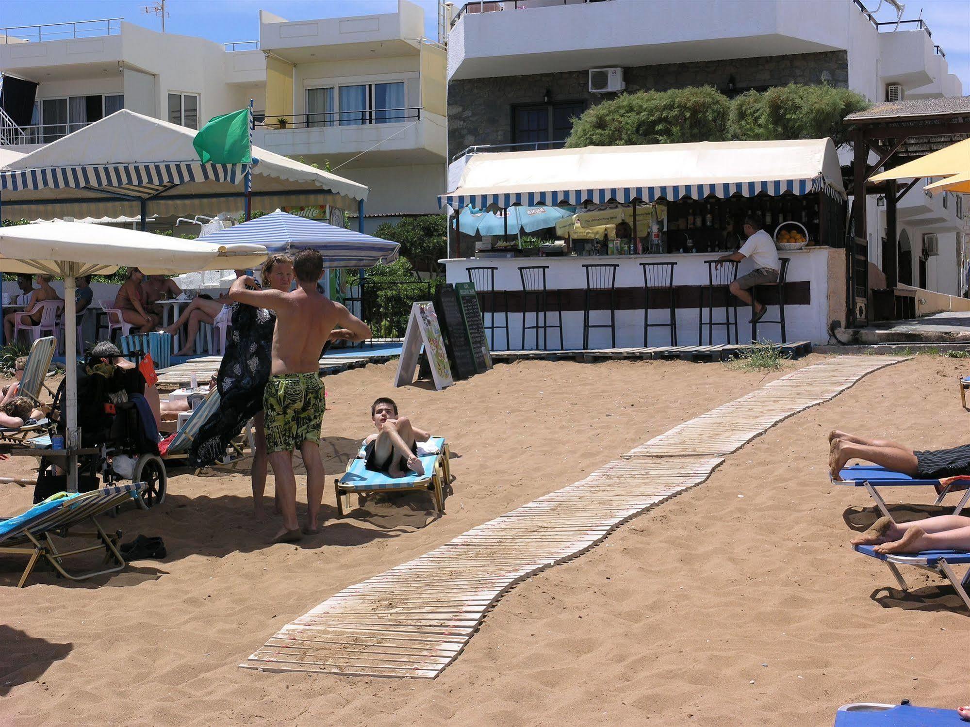 Lia Beachfront Apartments Stalós Eksteriør bilde